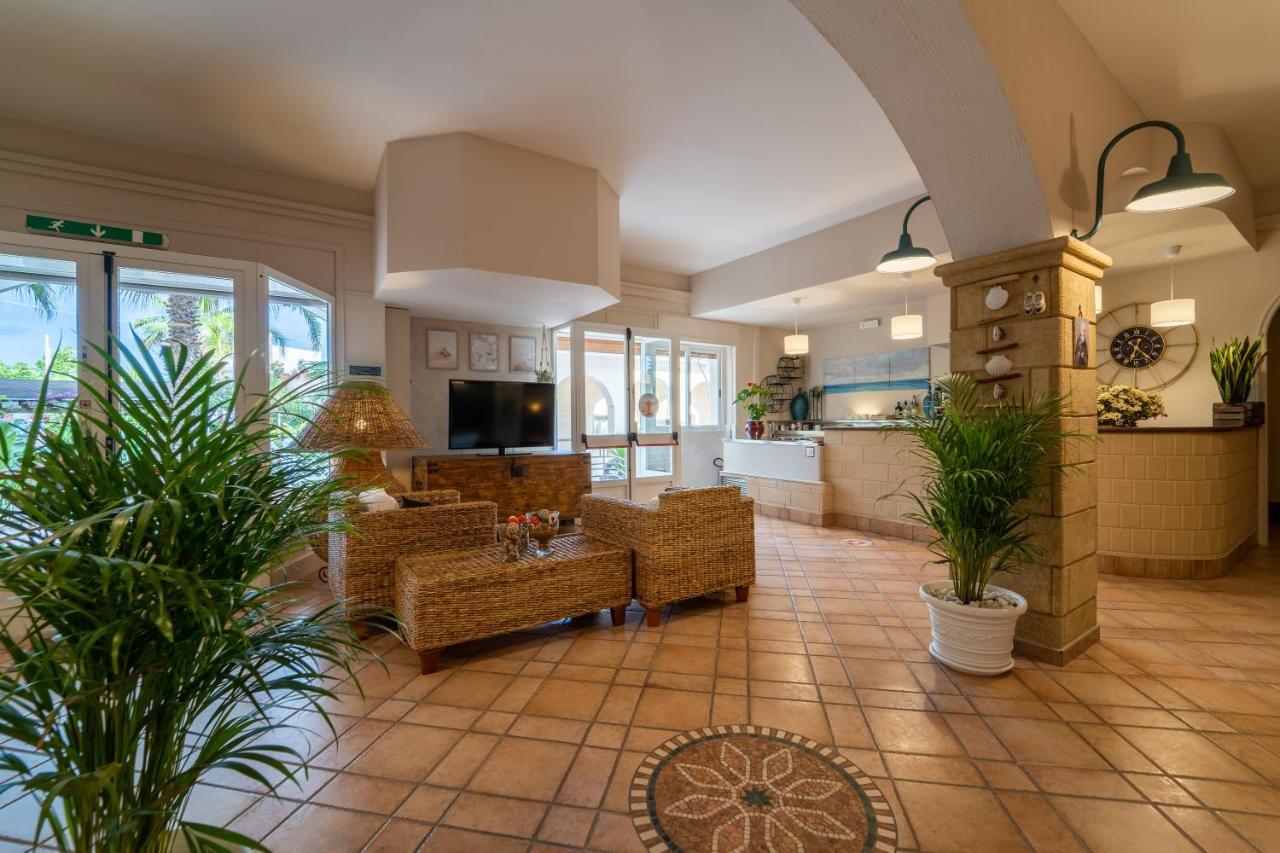Hotel Costa D'Oro ตอร์เร โอโว ภายนอก รูปภาพ