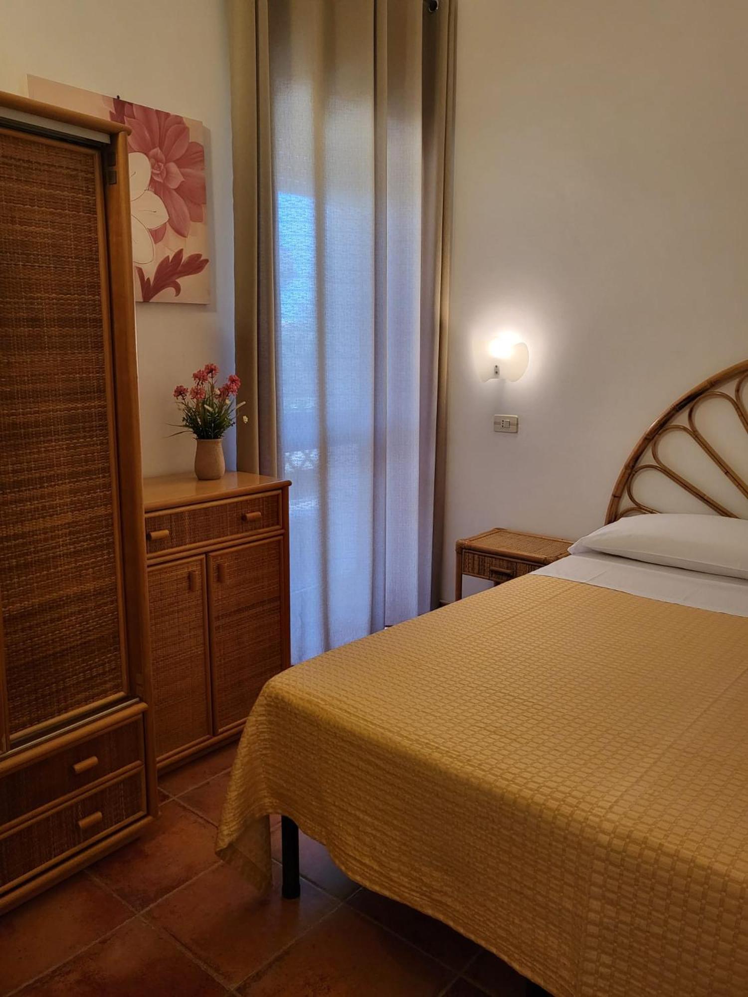 Hotel Costa D'Oro ตอร์เร โอโว ภายนอก รูปภาพ
