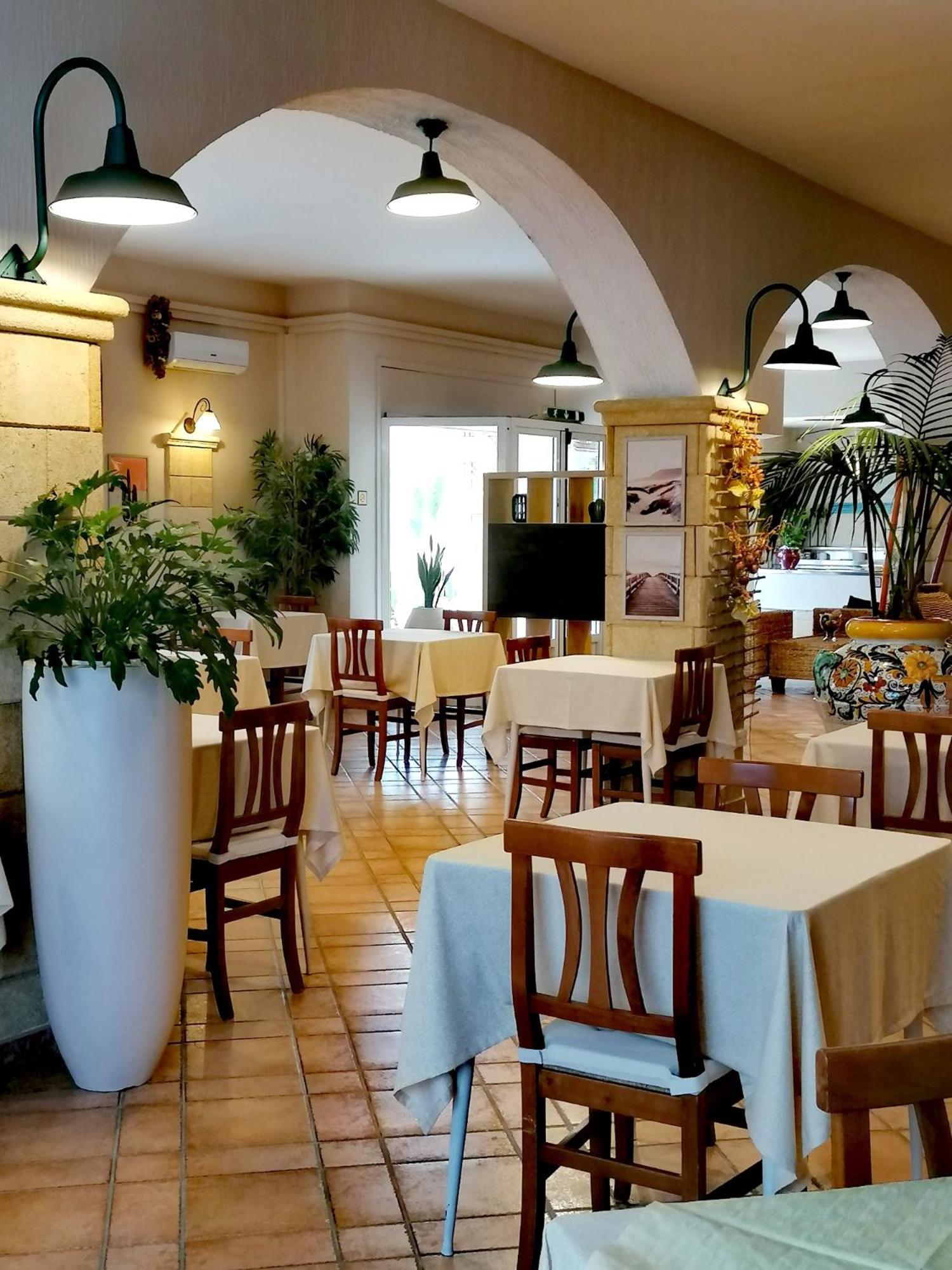 Hotel Costa D'Oro ตอร์เร โอโว ภายนอก รูปภาพ